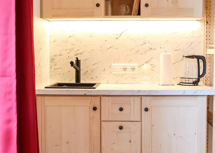 Vordermitterast 木屋 *