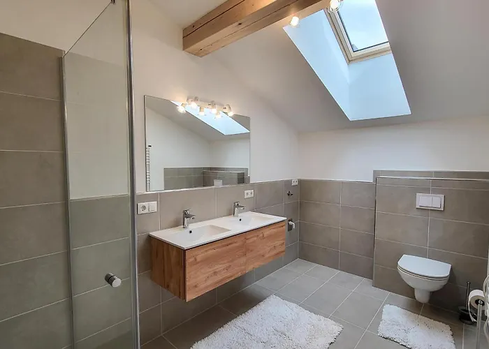 Vordermitterast 木屋 *