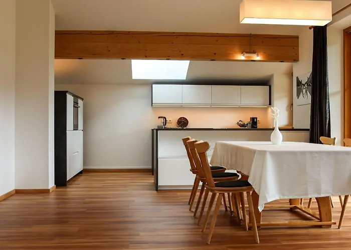 Vordermitterast 木屋 *